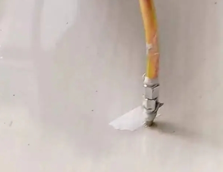 泉州瓷砖空鼓维修公司专业解答在瓷砖铺贴过程中，如果使用的砂料过粗（如全部使用了粗砂），可能会导致以下问题
